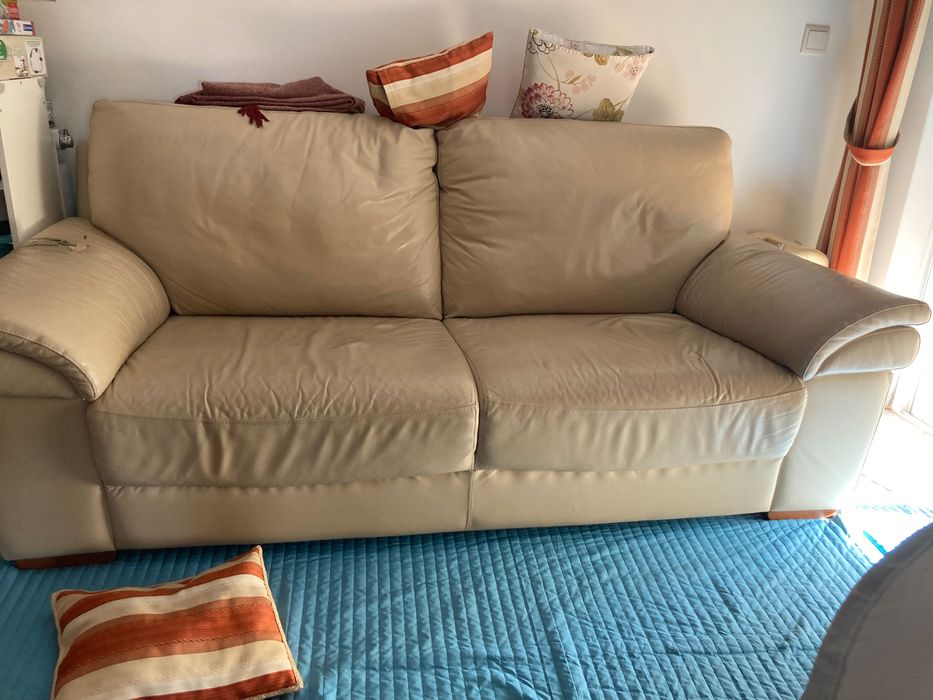 Sofá em pele três lugares
