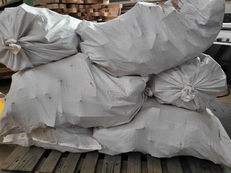 Opał, drewno suche liściaste, worki. KOMINEK