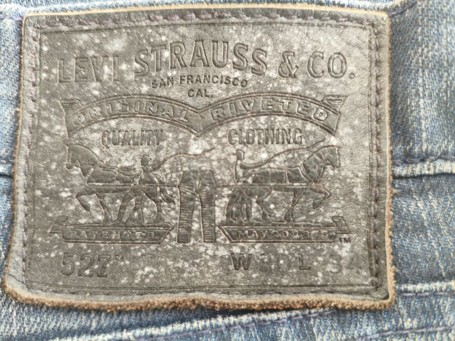 Calças Levis modelo 527