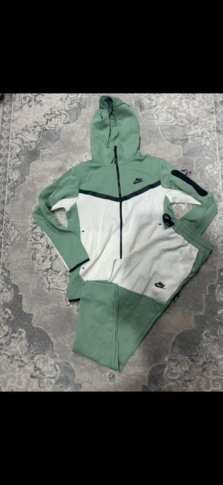 Nowy komplet nike tech fleece rozmiar XL
