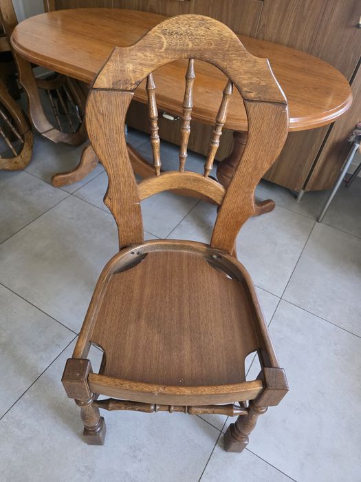 Zestaw stół z krzesłami