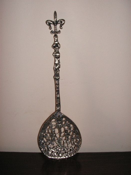 Bronze- Almofariz e Pilão, Cabides, Latão Cachepot / Floreira e Talher