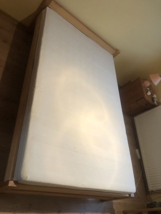 Łóżko sosnowe 120x200 z materacem w bardzo dobrym stanie