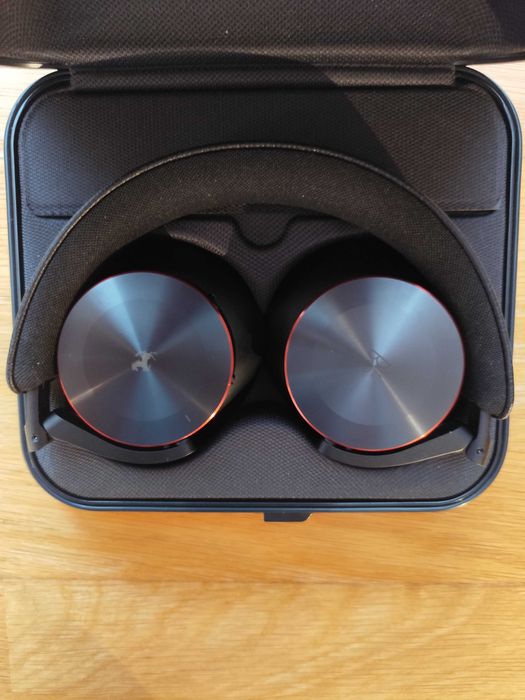 Bang & Olufsen H95 Ferrari edition