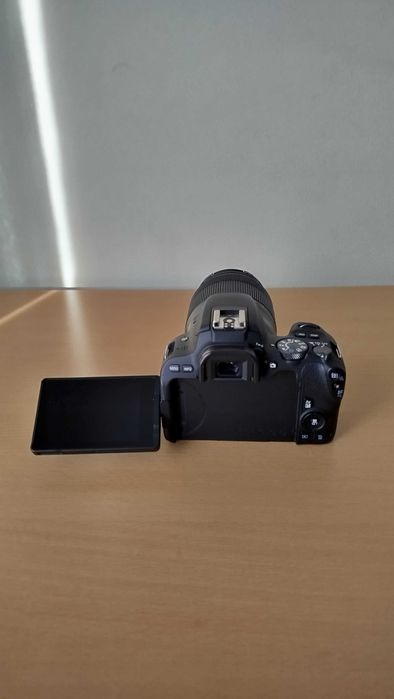 Canon 200d + 18-135 USM + extras