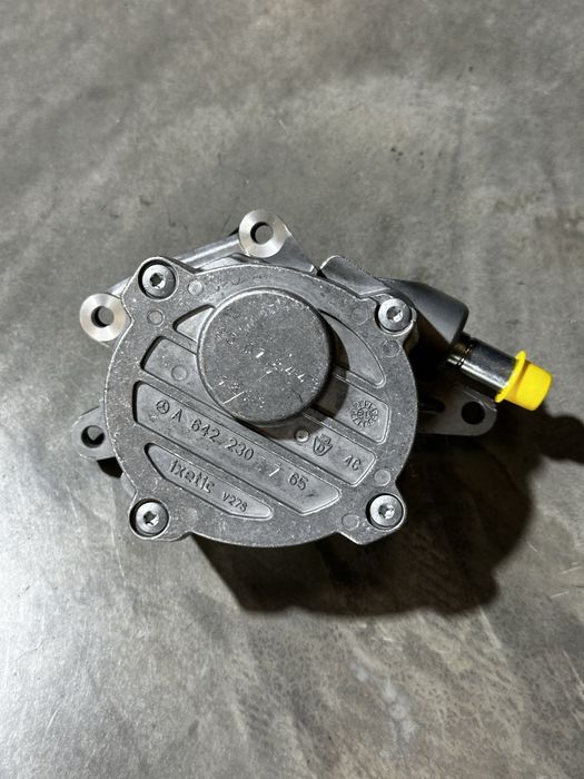 Насос вакумний помпа ОМ642 М273 3.0 Sprinter W906 W907 W221 gl ml gle