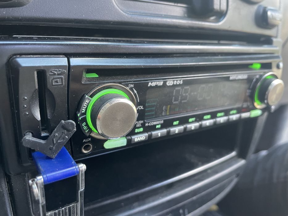 Автомагнитола Hyundai H-CDM8035