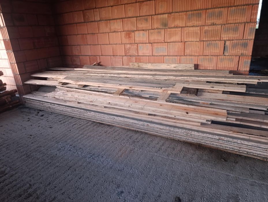 Stemple i deski budowlane