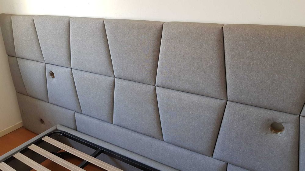 Cama de Casal Exclusiva em Madeira Maciça totalmente acolchoada - Design Premium