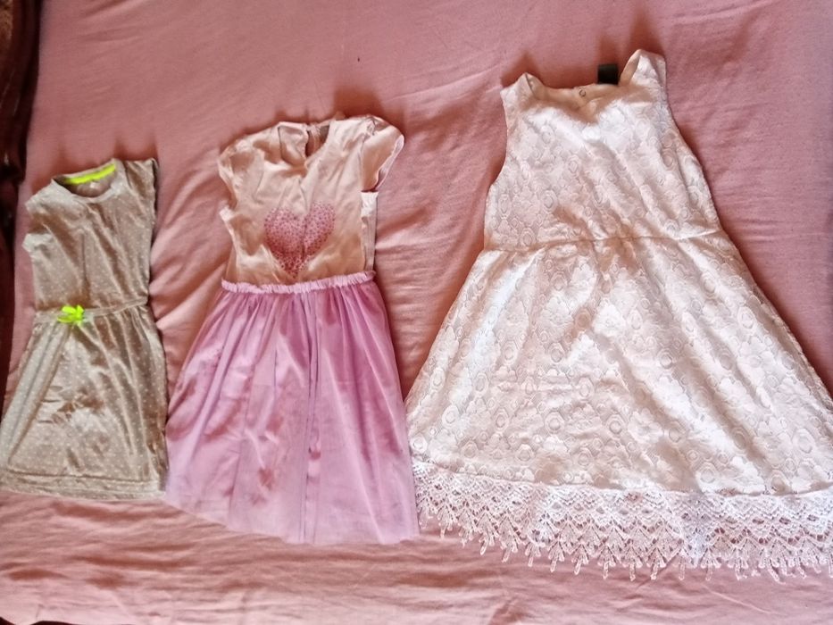 Sukienki na ramiączkach z kr.rekawem na lato koronka rozm.122 7szt