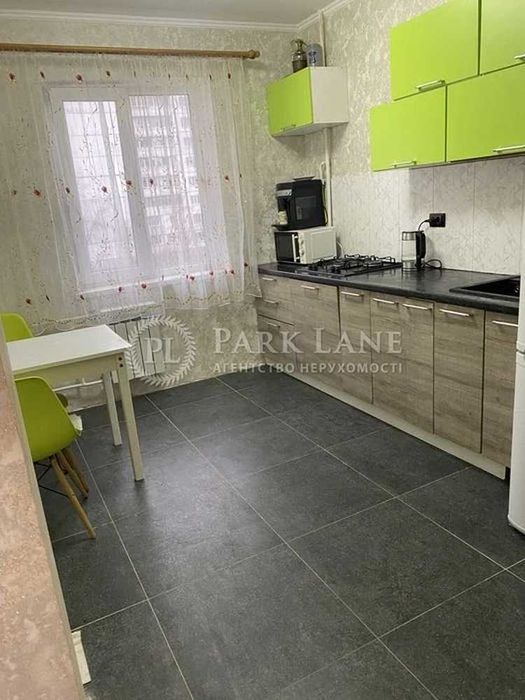 Продаж 3-кім. вул. Каштанова,8 Євроремонт  на 3 поверху