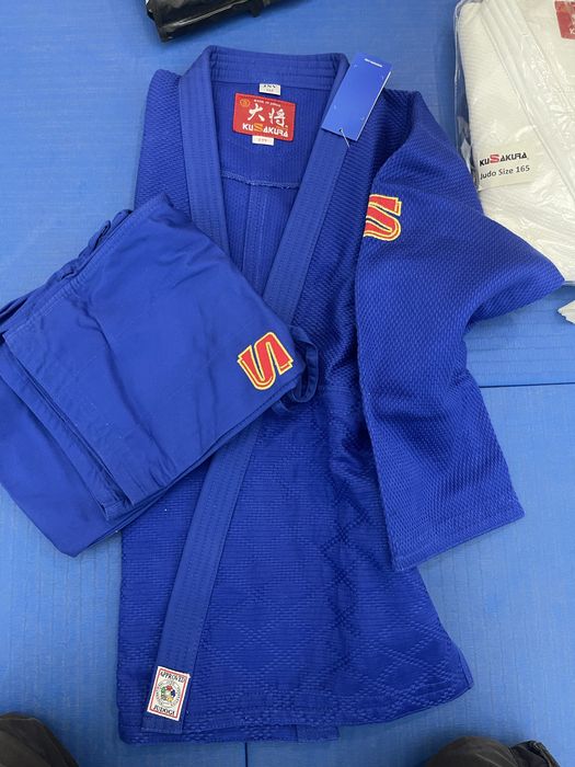 Fatos de judo brancos e azuis Aprovados (várias marcas)