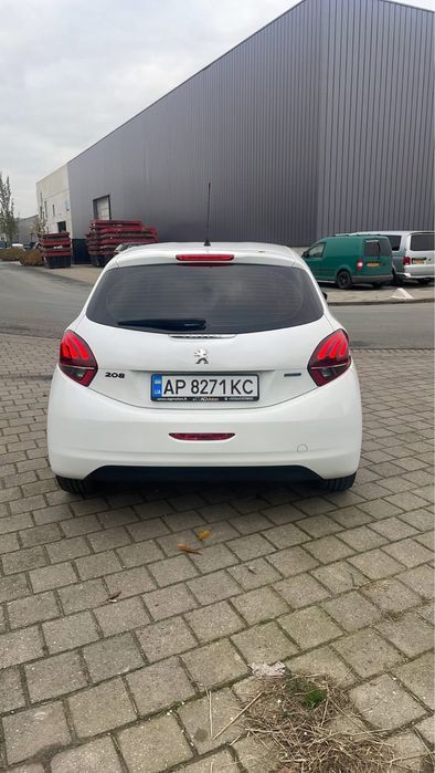 Peugeot 208 2015 рік 1.6 дизель