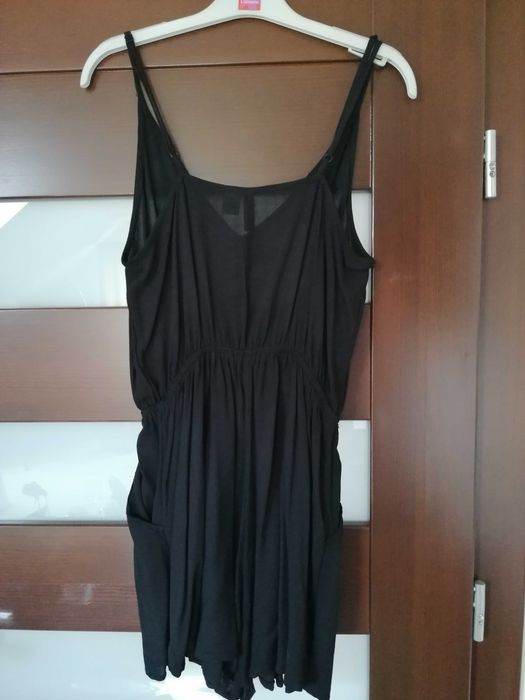 Czarny krótki kombinezon