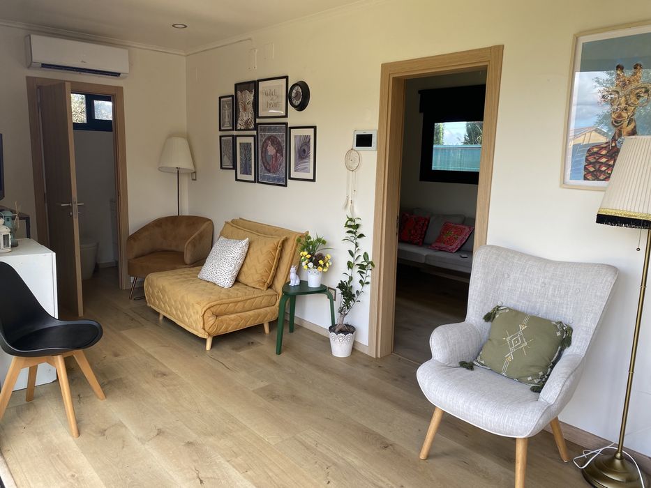 Quarto c casa de banho privada p arrendar em moradia rústica