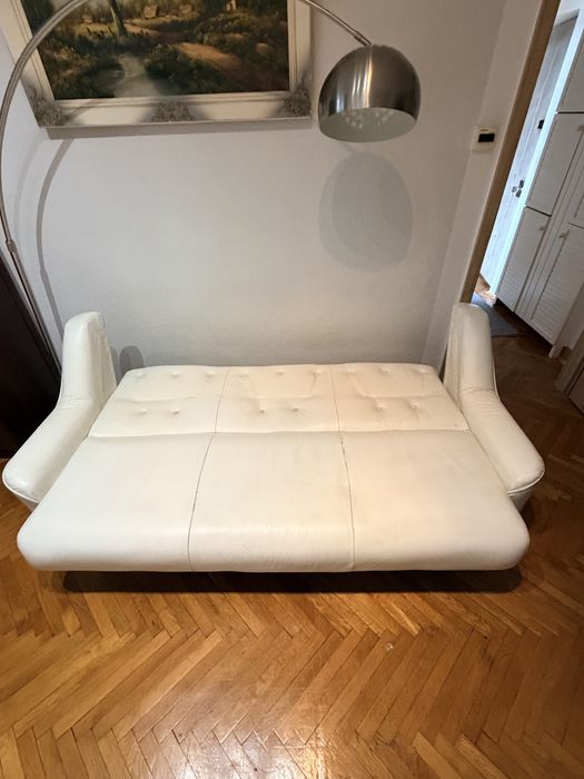 Biała skórzana sofa z fotelem