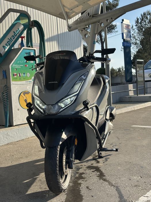 Honda pcx 2024.