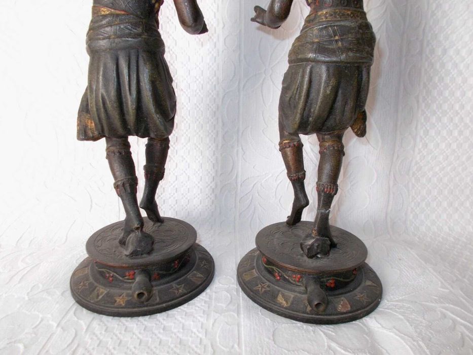 Candeeiros antigos de metal