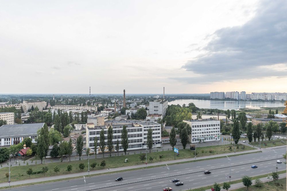 Бажана, 17 - 5хв. від метро - стильна студія у будинку з Укриттям!