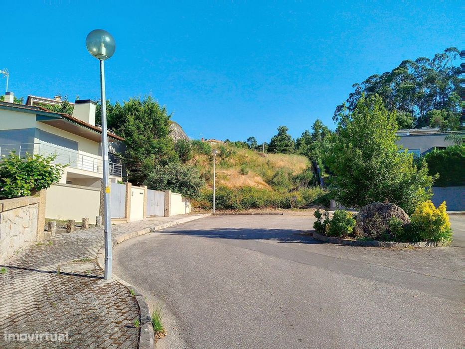 Terreno De Construção Em Deão