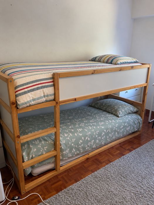 Cama do ikea como nova.