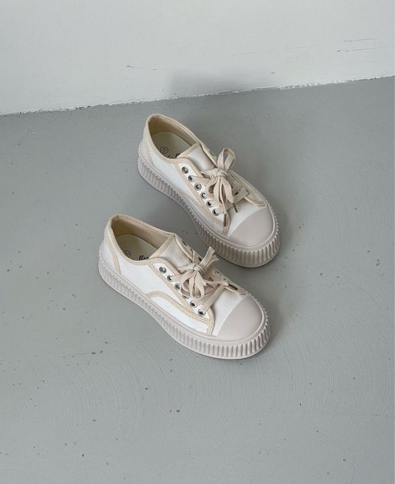 Кеди кольору ніжний крем