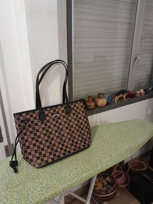 Vendo Mala de Senhora MICUSSI muito bonita como nova