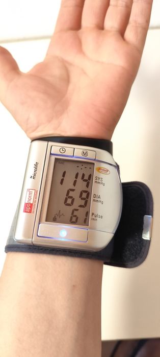 Автоматичний тонометр на зап'ястя Microlife BP W100 (з коробкою)