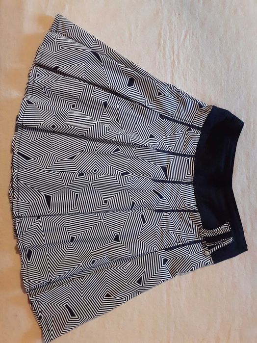 Spódniczka biało-czarna, kontrafałdy