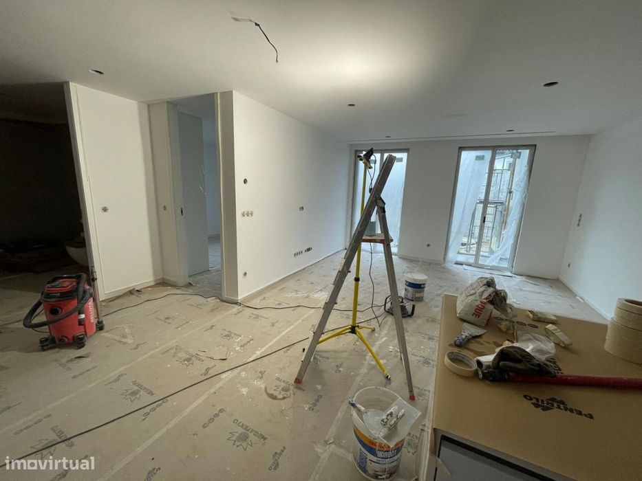 Apartamento NOVO com 2 lugares de garagem e terraço
