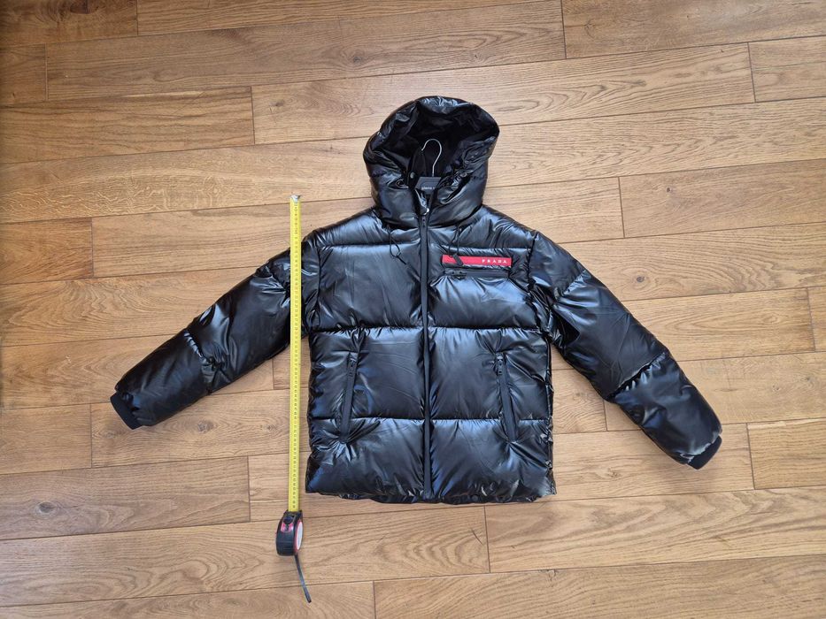 Prada kurtka zimowa czarna r.L czerwona naszywka nowa z metką