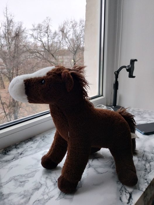 Коник м'який кричневий