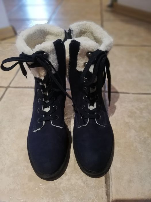 Buty.       granat