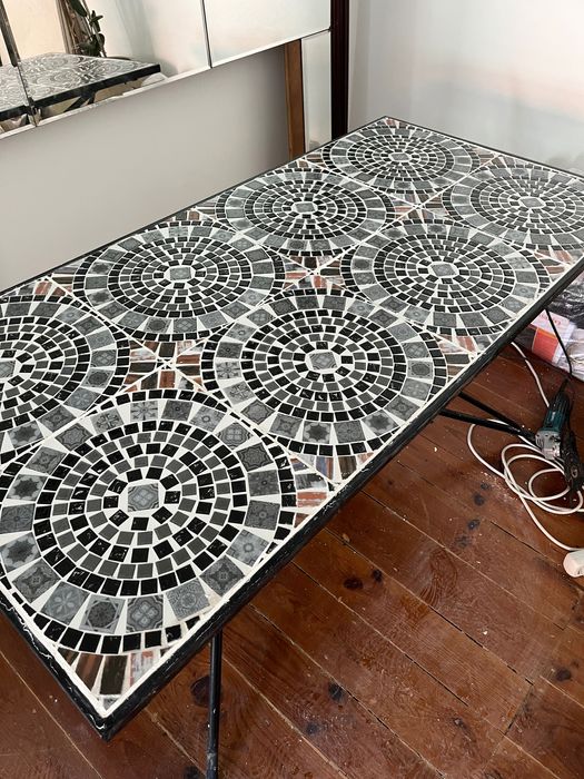 Outdoor dining table // Mesa de jantar ao ar livre