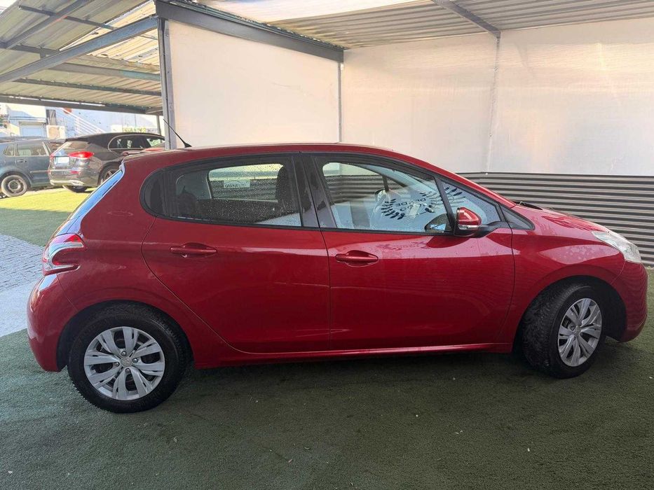 Peugeot 208 1.2 VTi 82CV