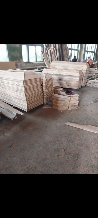 Труни не оббиті.