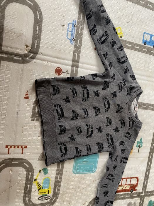 Продам , кофту теплую на 5-6 лет
