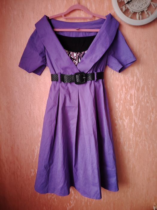 Платье Ретро завышенная талия. Плечи полуоткрыты. 48р L

Длина 98
Пог