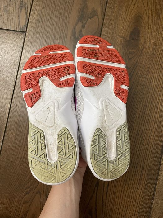 Nike Legend Essential damskie sneakersy 38