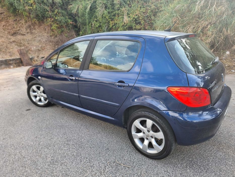 Vendo Peugeot 307 HDi, A/C um automóvel conhecido pelo seu conforto, economia de combustível e fiabilidade.