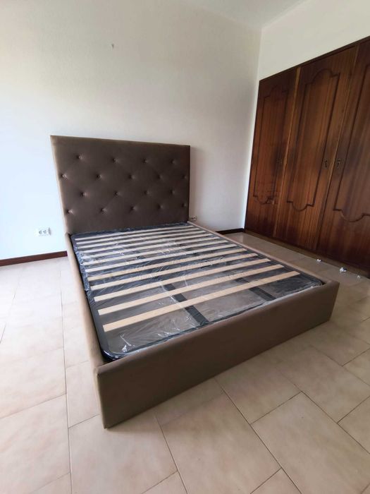 Camas De Casal Estofadas Top de Gama 190x140m Estrado Incluído 199€ !!