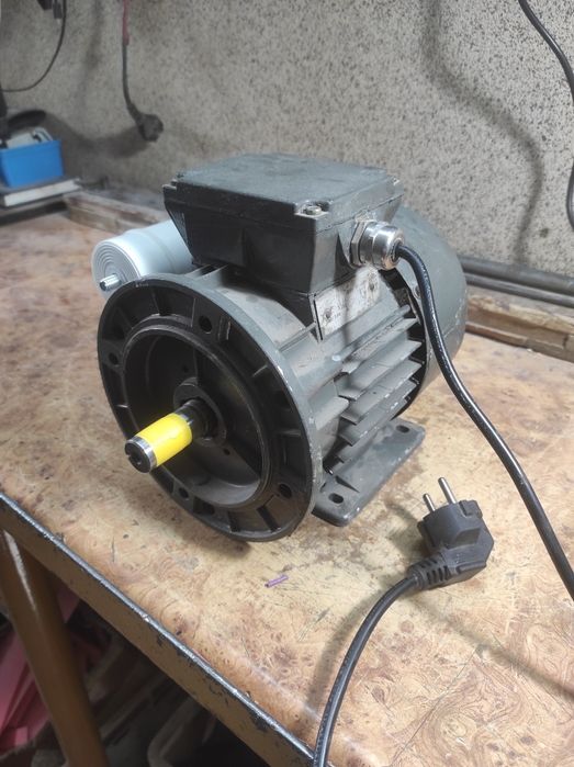 Silnik elektryczny 0,55kW/230V