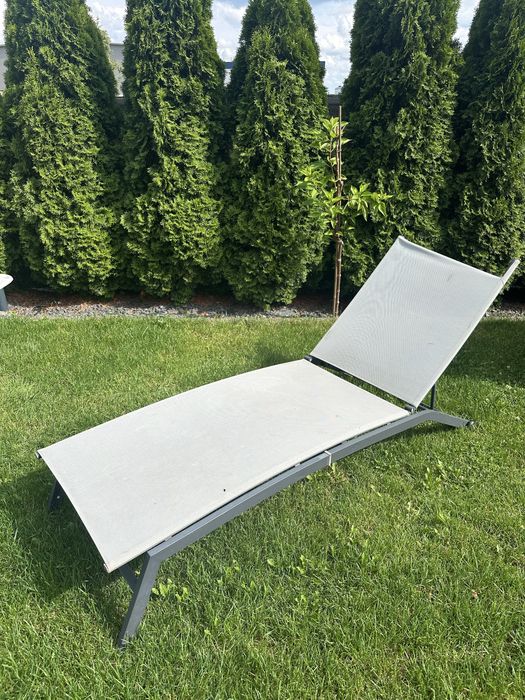 Leżak ogrodowy szary