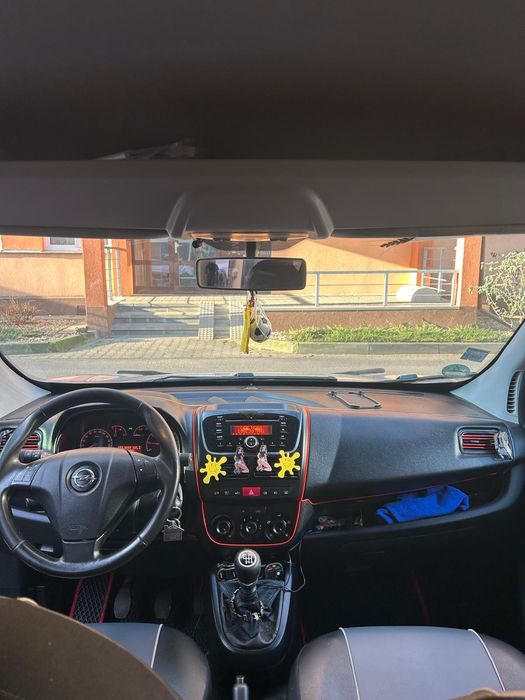 Opel combo.