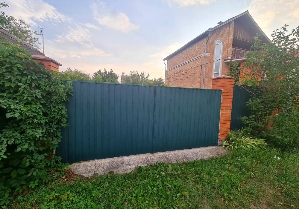 Продам дачу в Миколаївці Бучанського району  Житомирській трасі 28 кілометрів