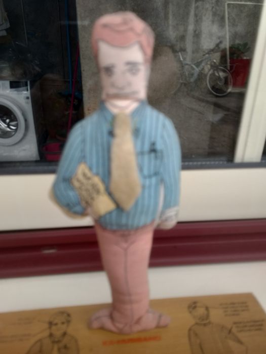 Boneco Ex-Husband Curse Guide veio da América anos 60, 70