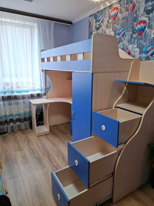 продам дитяче ліжко, шафа, стіл