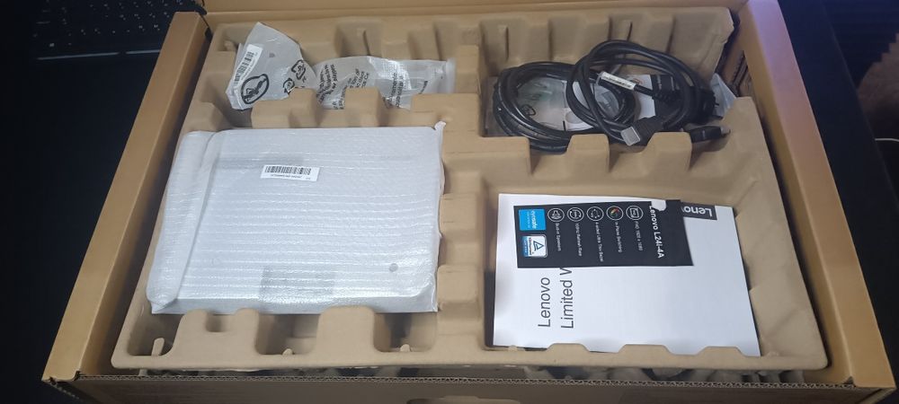 Белый Монитор Lenovo 24" 100 Гц