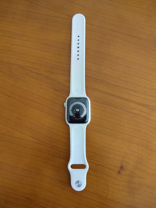 Apple Watch GPS, Caixa em alumínio prateado de 44 mm com Bracelete