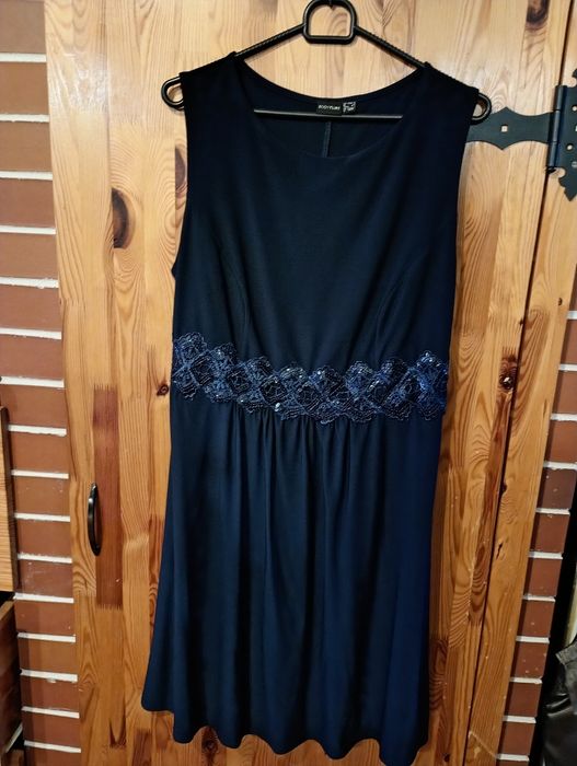 Sukienki wizytowe i nie tylko